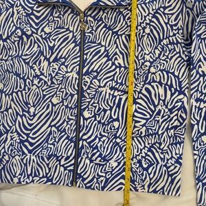 Lilly Pulitzer NWT Wrenley UPF 50+ Full Zip Up in Martinique Blue Zee Bebe Print